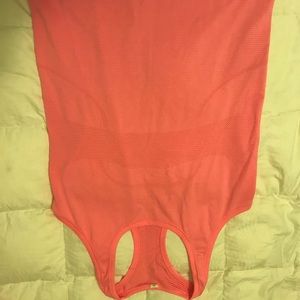 Lululemon swiftly tech Razorback, size 10